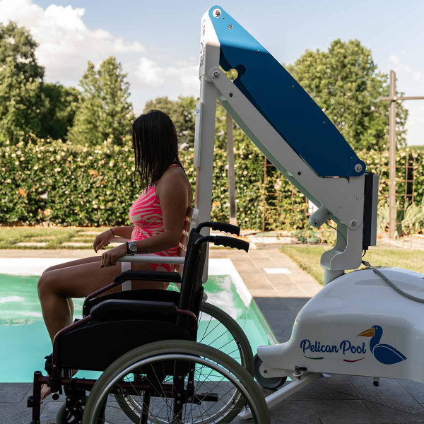 Лифт-подъемник для людей с инвалидностью PelicanPOOL